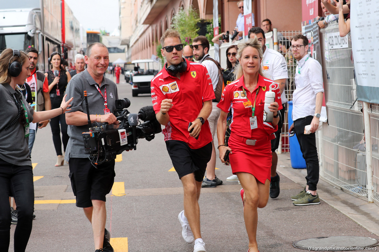 GP MONACO, 27.05.2018 - Sebastian Vettel (GER) Ferrari SF71H e Britta Roeske (AUT) Ferrari Press Officer