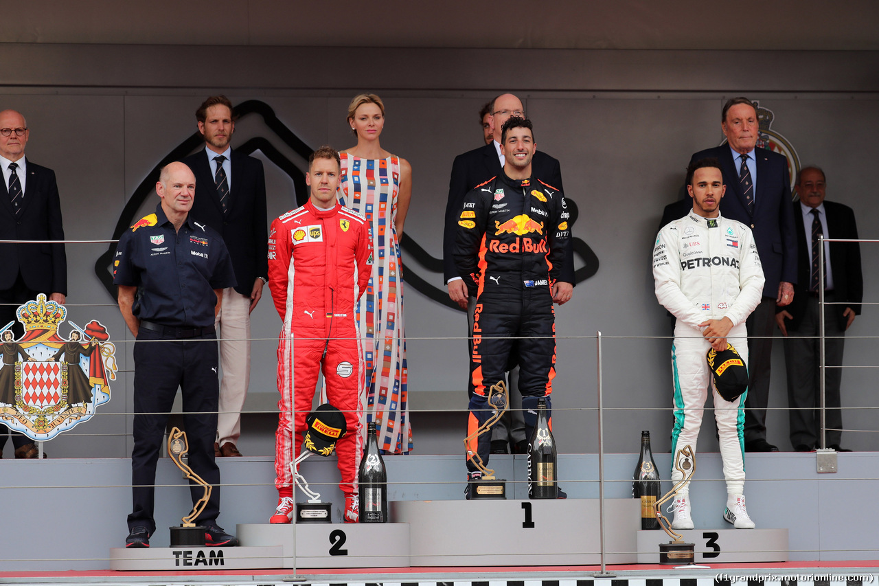 GP MONACO, 27.05.2018 - Gara, 2nd place Sebastian Vettel (GER) Ferrari SF71H, Daniel Ricciardo (AUS) Red Bull Racing RB14 e 3rd place Lewis Hamilton (GBR) Mercedes AMG F1 W09 with Adrian Newey (GBR), Red Bull Racing , Technical Operations Director