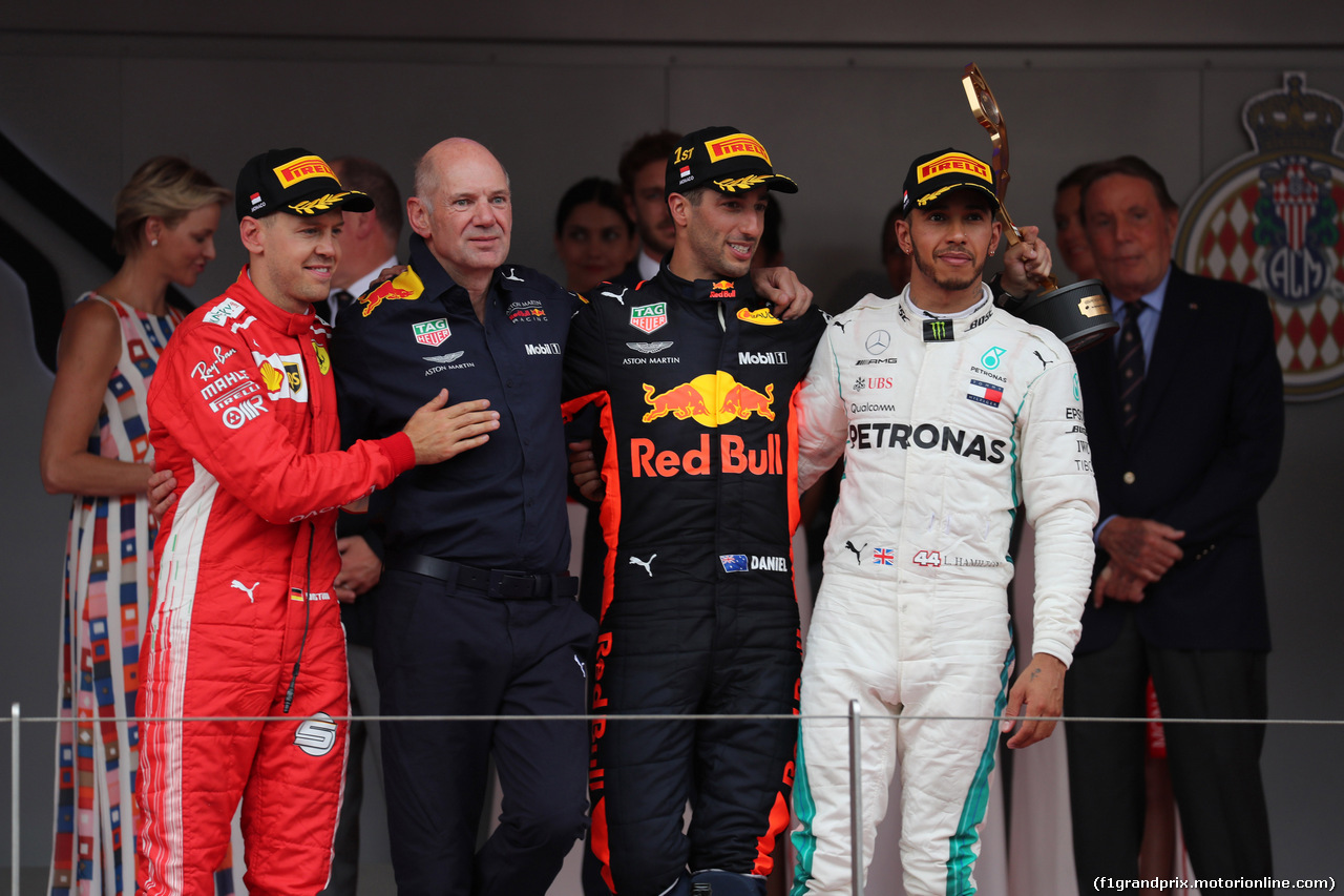 GP MONACO, 27.05.2018 - Gara, 2nd place Sebastian Vettel (GER) Ferrari SF71H, Daniel Ricciardo (AUS) Red Bull Racing RB14 e 3rd place Lewis Hamilton (GBR) Mercedes AMG F1 W09 with Adrian Newey (GBR), Red Bull Racing , Technical Operations Director