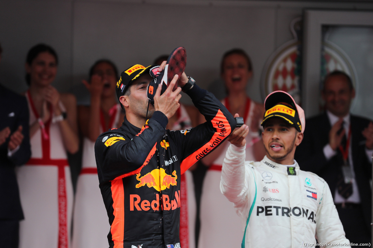 GP MONACO, 27.05.2018 - Gara, Daniel Ricciardo (AUS) Red Bull Racing RB14 vincitore e 3rd place Lewis Hamilton (GBR) Mercedes AMG F1 W09