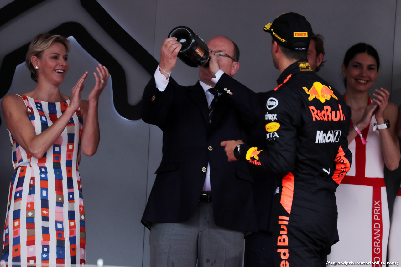 GP MONACO, 27.05.2018 - Gara, S.A.S La Princesse Charlene De Monaco, S.A.S. Prince Albert II  e Daniel Ricciardo (AUS) Red Bull Racing RB14 vincitore