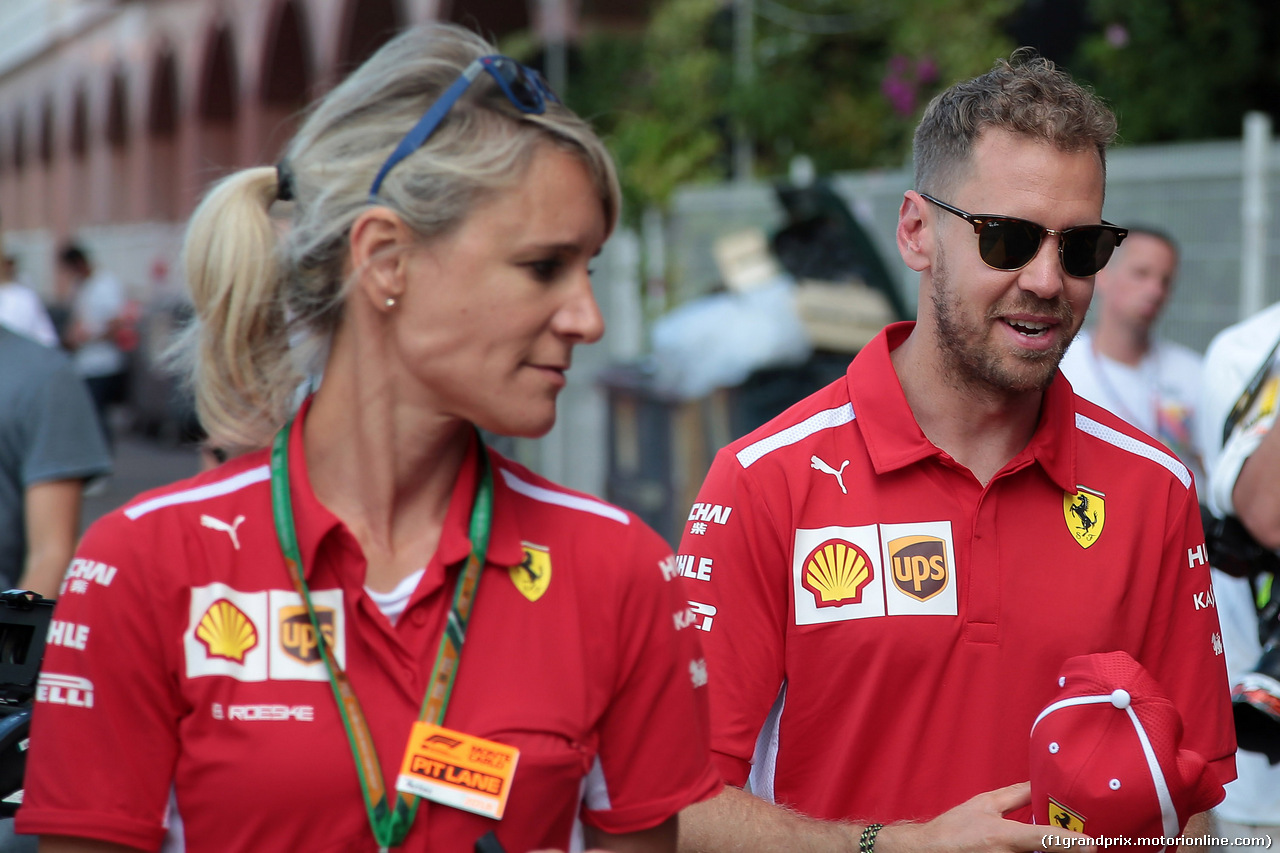 GP MONACO, 23.05.2018 - Britta Roeske (AUT) Ferrari Press Officer e Sebastian Vettel (GER) Ferrari SF71H