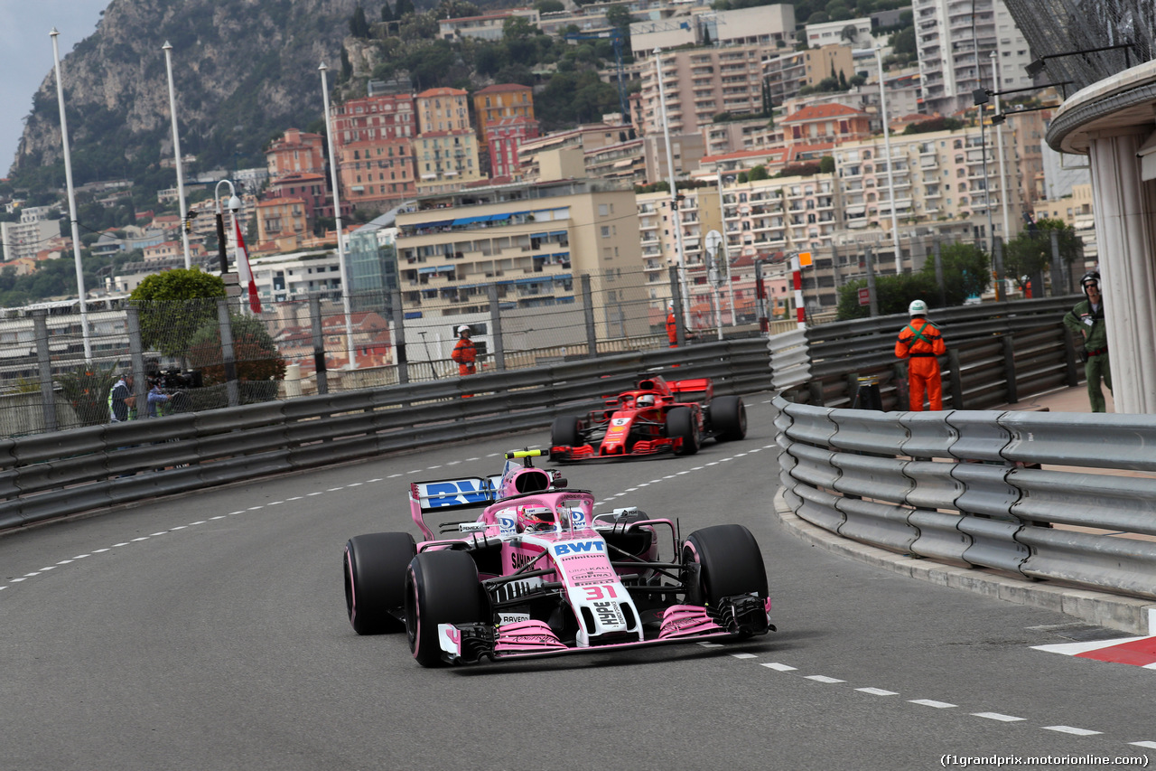 GP MONACO, 23.05.2018 - Prove Libere 1, Esteban Ocon (FRA) Sahara Force India F1 VJM11 e Sebastian Vettel (GER) Ferrari SF71H