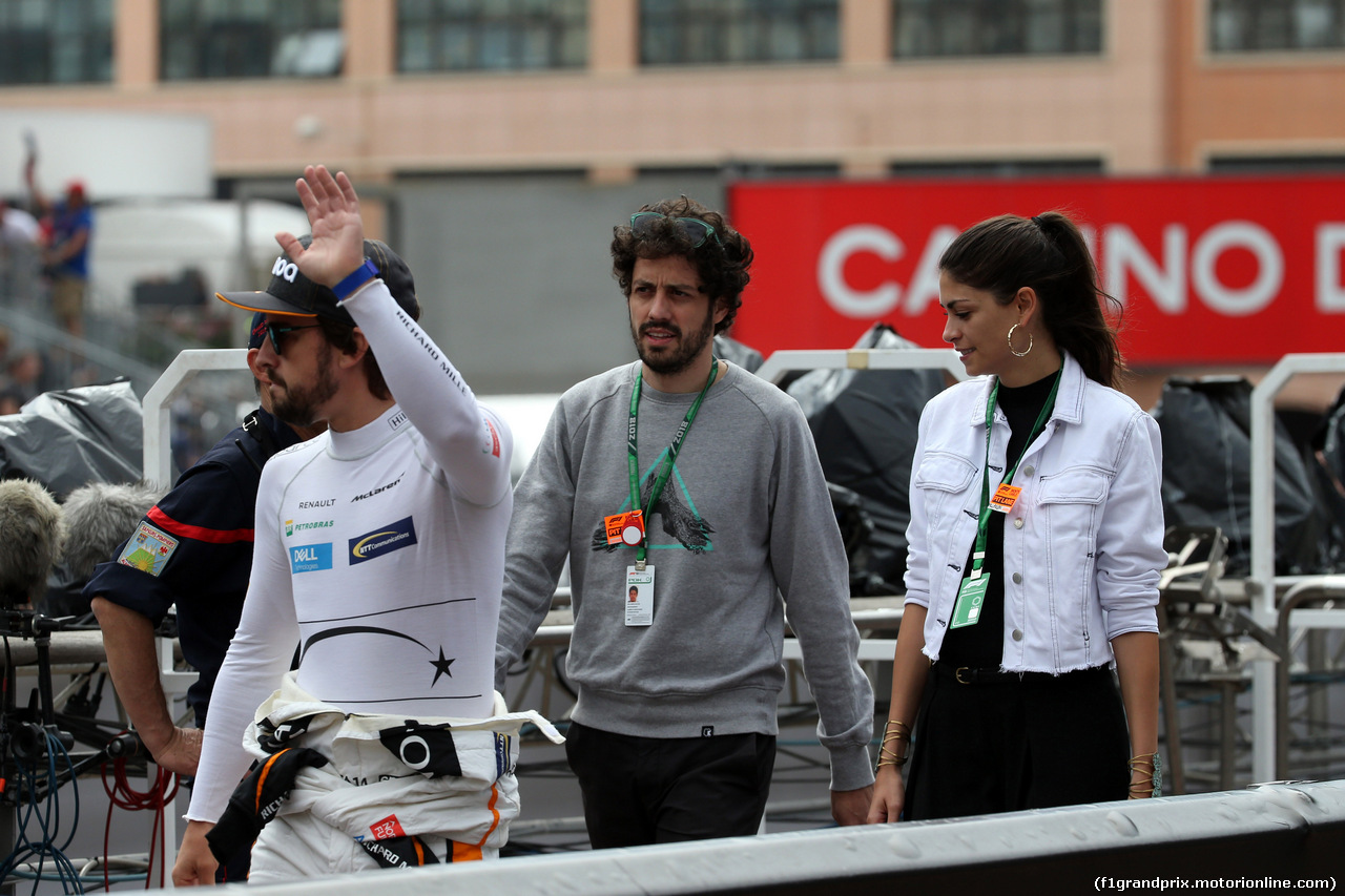 GP MONACO, 24.05.2018 - Prove Libere 1, Fernando Alonso (ESP) McLaren MCL33 e Domenica Linda