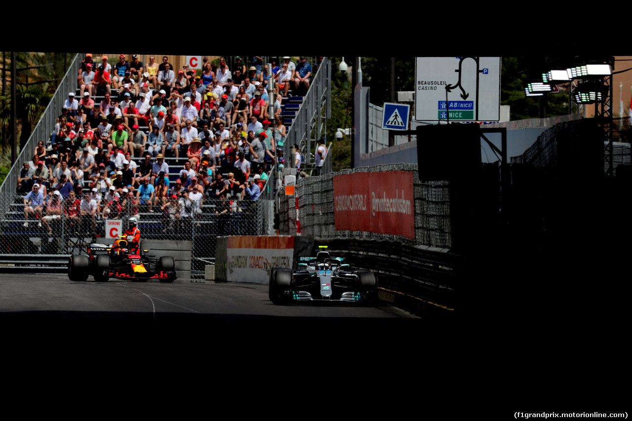 GP MONACO, 26.05.2018 - Prove Libere 3, Valtteri Bottas (FIN) Mercedes AMG F1 W09 e Max Verstappen (NED) Red Bull Racing RB14