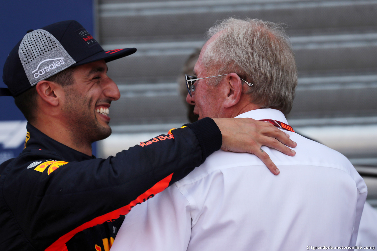 GP MONACO, 26.05.2018 - Qualifiche, Daniel Ricciardo (AUS) Red Bull Racing RB14 pole position with Helmut Marko (AUT), Red Bull Racing, Red Bull Advisor