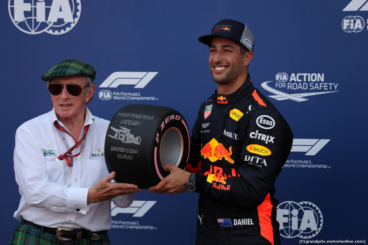 GP MONACO, 26.05.2018 - Qualifiche, Sir Jackie Stewart (GBR) e Daniel Ricciardo (AUS) Red Bull Racing RB14 pole position