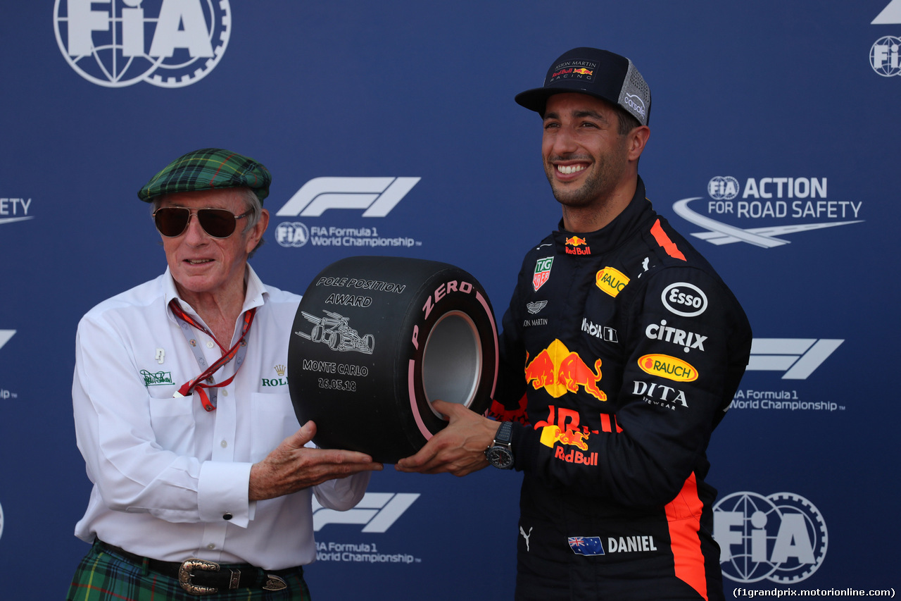 GP MONACO, 26.05.2018 - Qualifiche, Sir Jackie Stewart (GBR) e Daniel Ricciardo (AUS) Red Bull Racing RB14 pole position