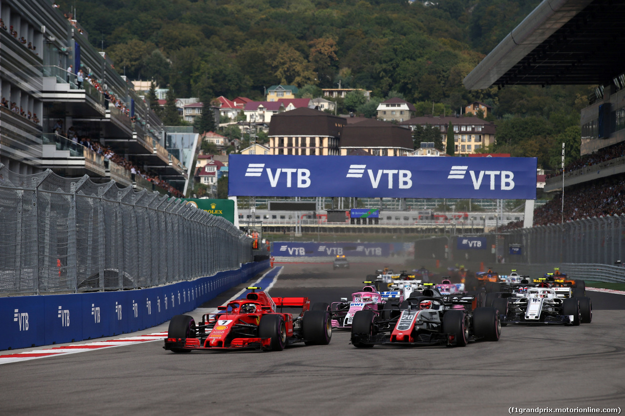 GP RUSSIA, 30.09.2018 - Gara, Kimi Raikkonen (FIN) Ferrari SF71H e Kevin Magnussen (DEN) Haas F1 Team VF-18