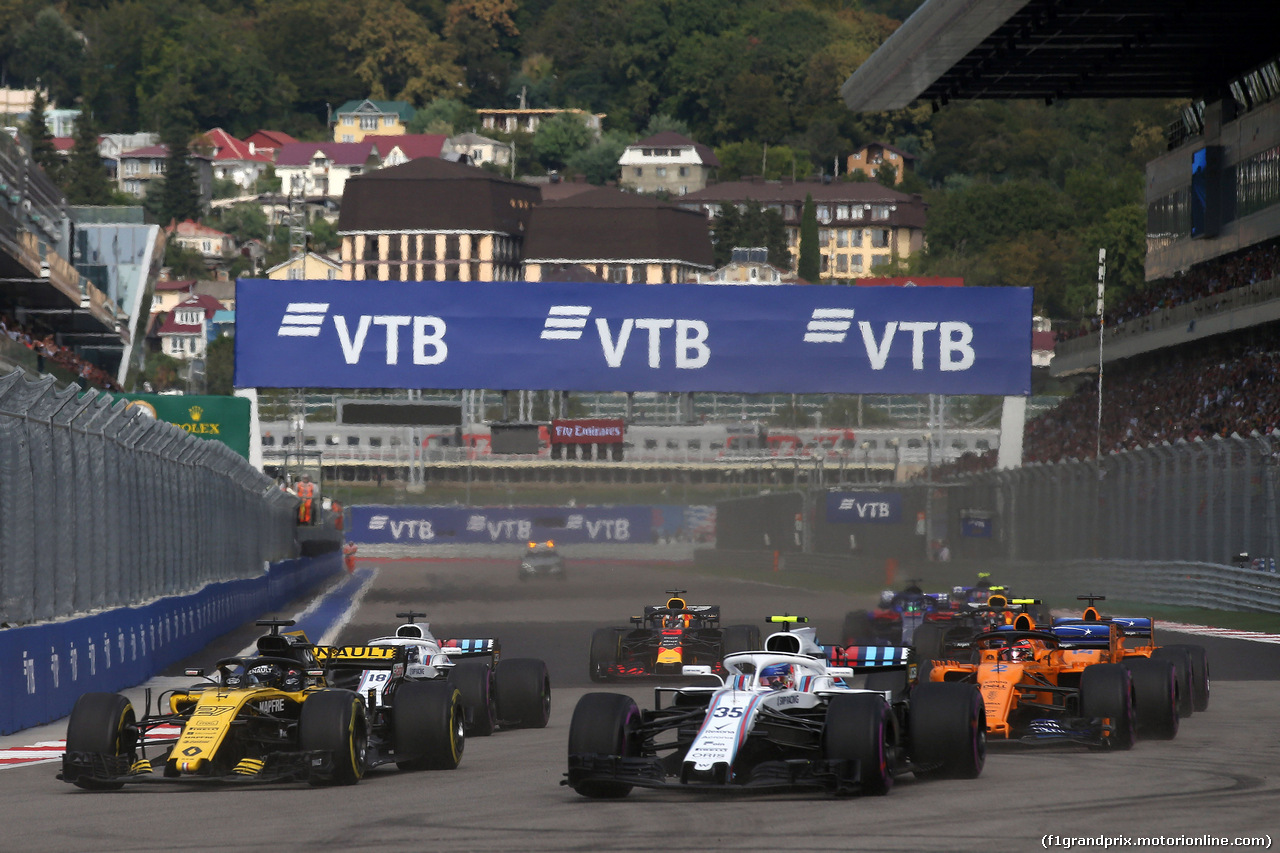 GP RUSSIA, 30.09.2018 - Gara, Nico Hulkenberg (GER) Renault Sport F1 Team RS18 e Sergey Sirotkin (RUS) Williams FW41