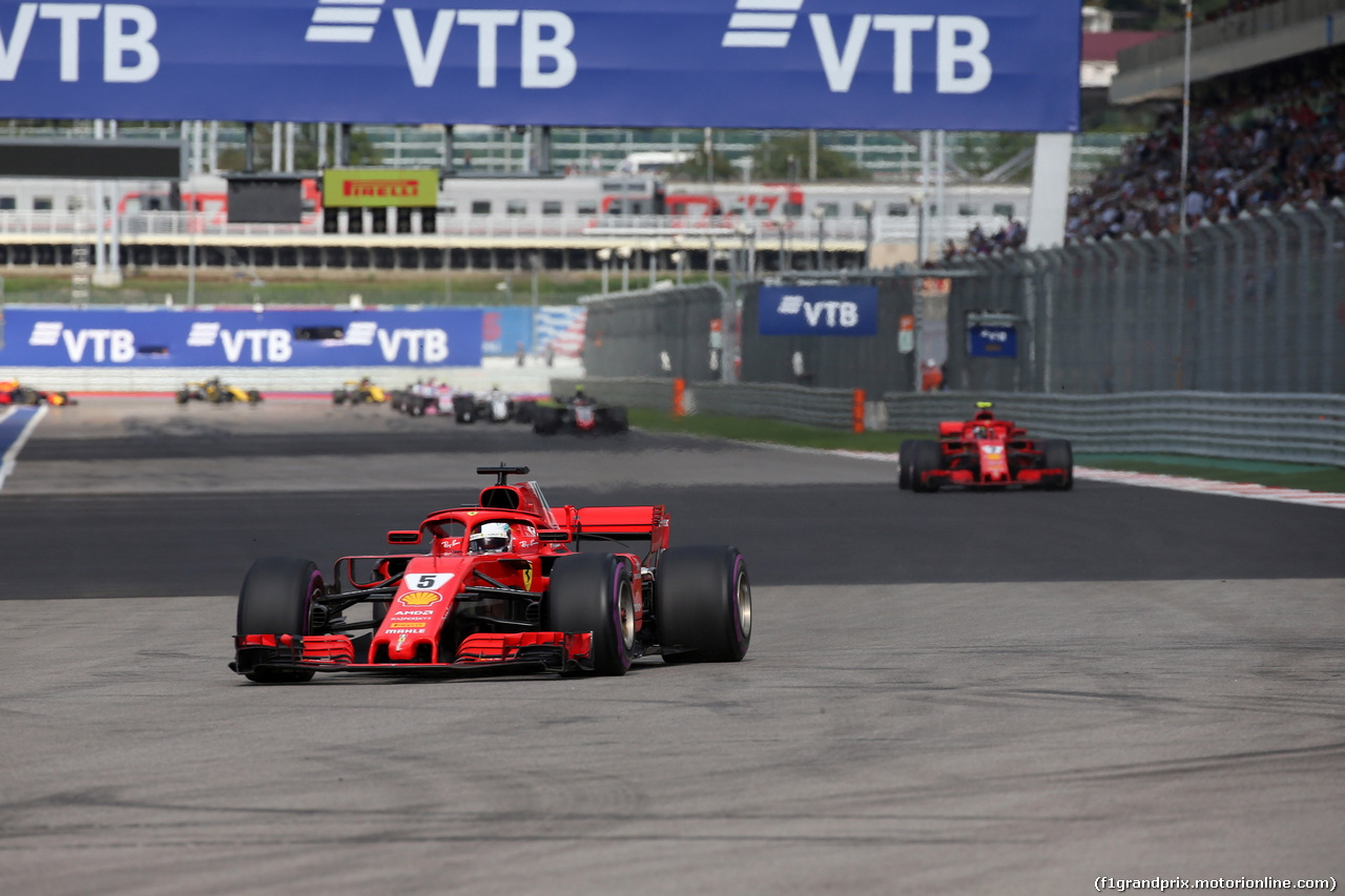 GP RUSSIA, 30.09.2018 - Gara, Sebastian Vettel (GER) Ferrari SF71H davanti a Kimi Raikkonen (FIN) Ferrari SF71H