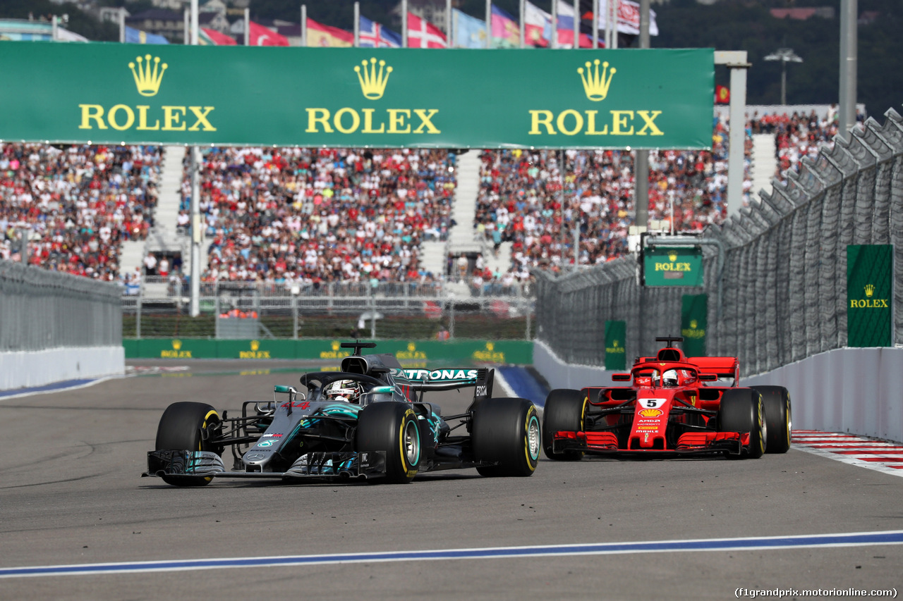 GP RUSSIA, 30.09.2018 - Gara, Lewis Hamilton (GBR) Mercedes AMG F1 W09 e Sebastian Vettel (GER) Ferrari SF71H