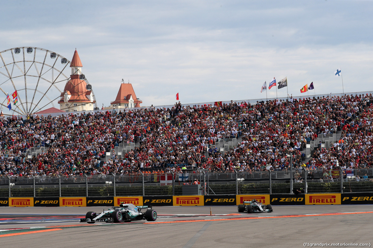 GP RUSSIA, 30.09.2018 - Gara, Valtteri Bottas (FIN) Mercedes AMG F1 W09 davanti a Lewis Hamilton (GBR) Mercedes AMG F1 W09