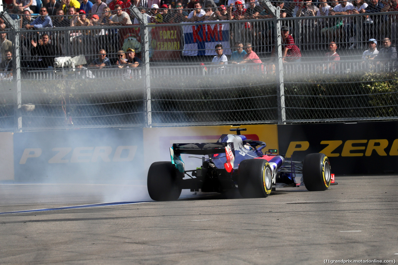 GP RUSSIA, 30.09.2018 - Gara, Brendon Hartley (NZL) Scuderia Toro Rosso STR13 retires from the race