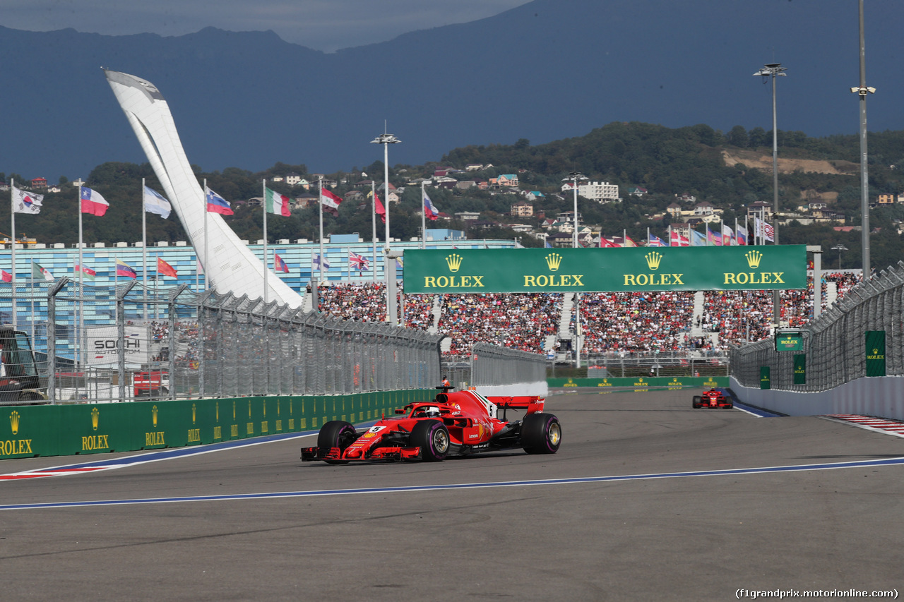 GP RUSSIA, 30.09.2018 - Gara, Sebastian Vettel (GER) Ferrari SF71H davanti a Kimi Raikkonen (FIN) Ferrari SF71H