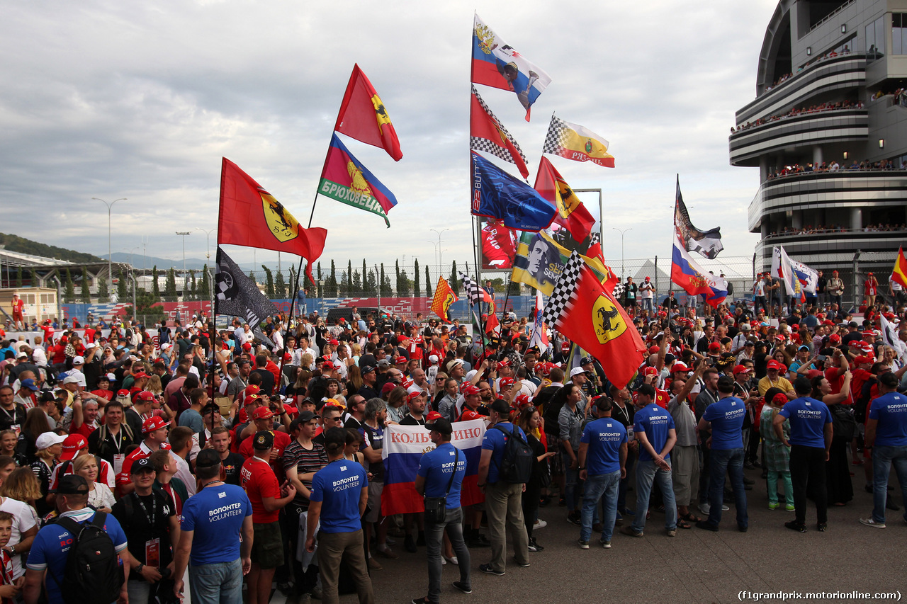 GP RUSSIA, 30.09.2018 - Gara, Fans after the end of the race