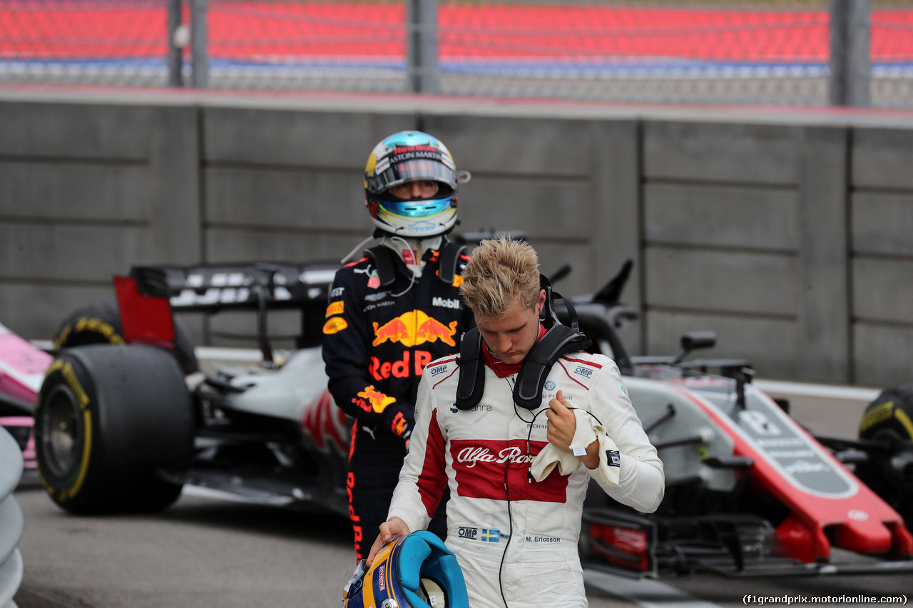 GP RUSSIA, 30.09.2018 - Gara, Marcus Ericsson (SUE) Sauber C37 e Daniel Ricciardo (AUS) Red Bull Racing RB14