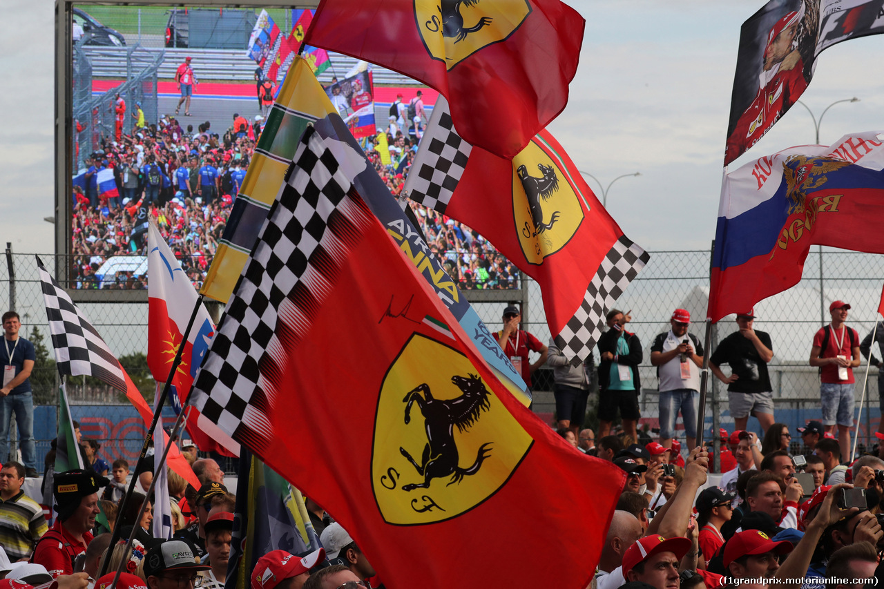 GP RUSSIA, 30.09.2018 - Gara, Fans after the end of the race