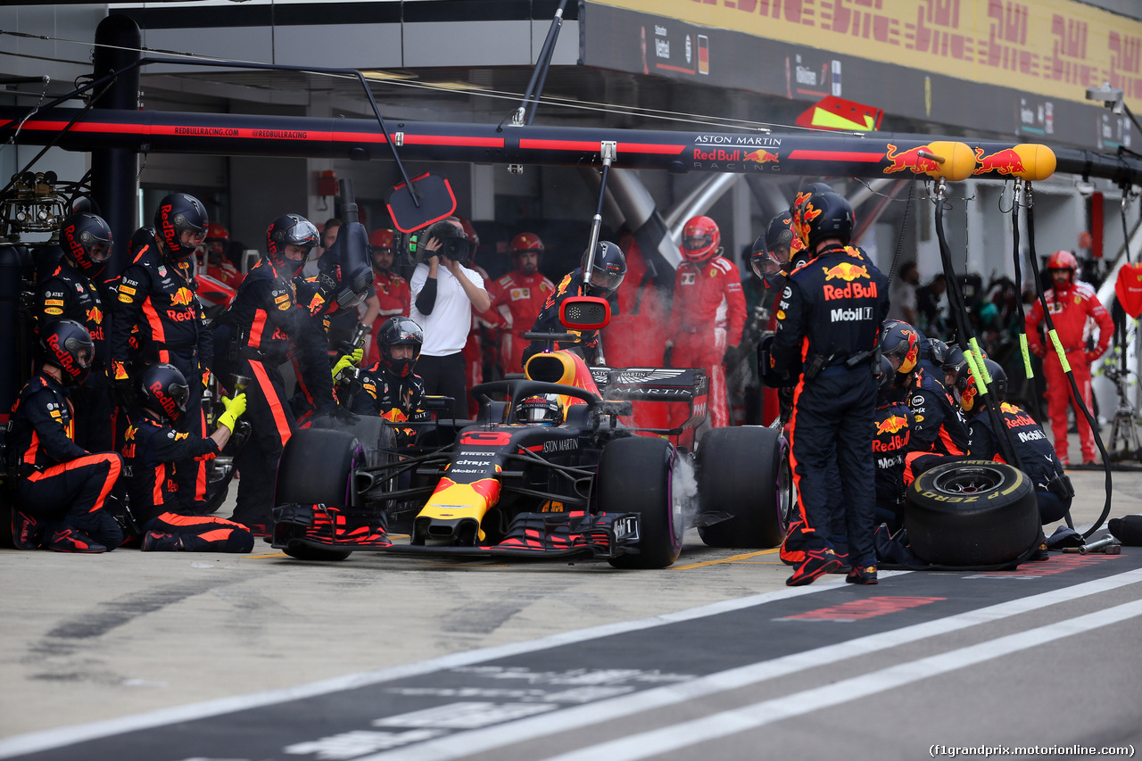 GP RUSSIA, 30.09.2018 - Gara, Pit stop, Daniel Ricciardo (AUS) Red Bull Racing RB14