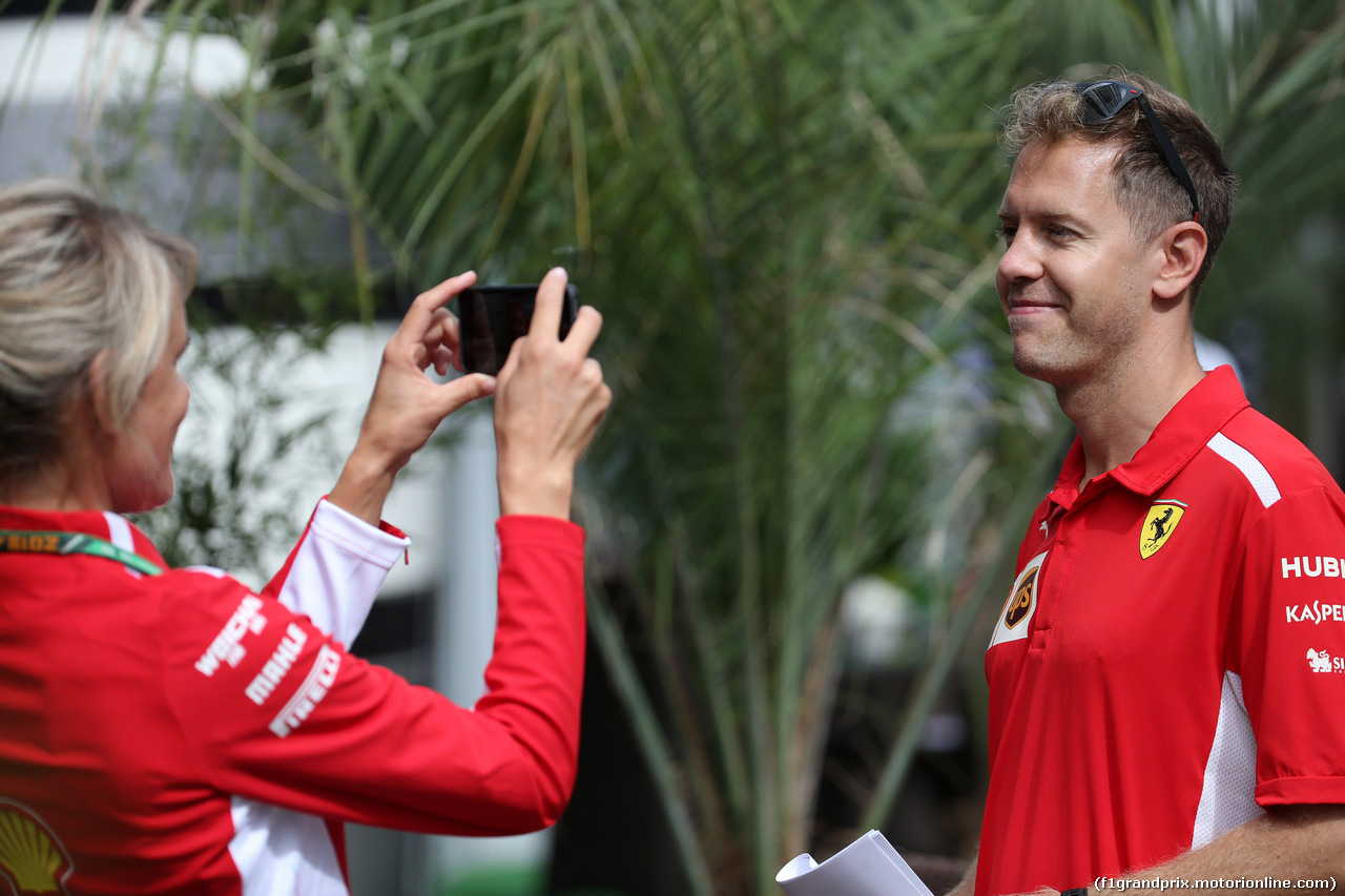 GP RUSSIA, 27.09.2018 - Britta Roeske (AUT) Ferrari Press Officer e Sebastian Vettel (GER) Ferrari SF71H