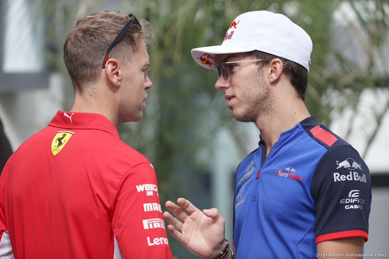 GP RUSSIA, 27.09.2018 - Sebastian Vettel (GER) Ferrari SF71H e Pierre Gasly (FRA) Scuderia Toro Rosso STR13