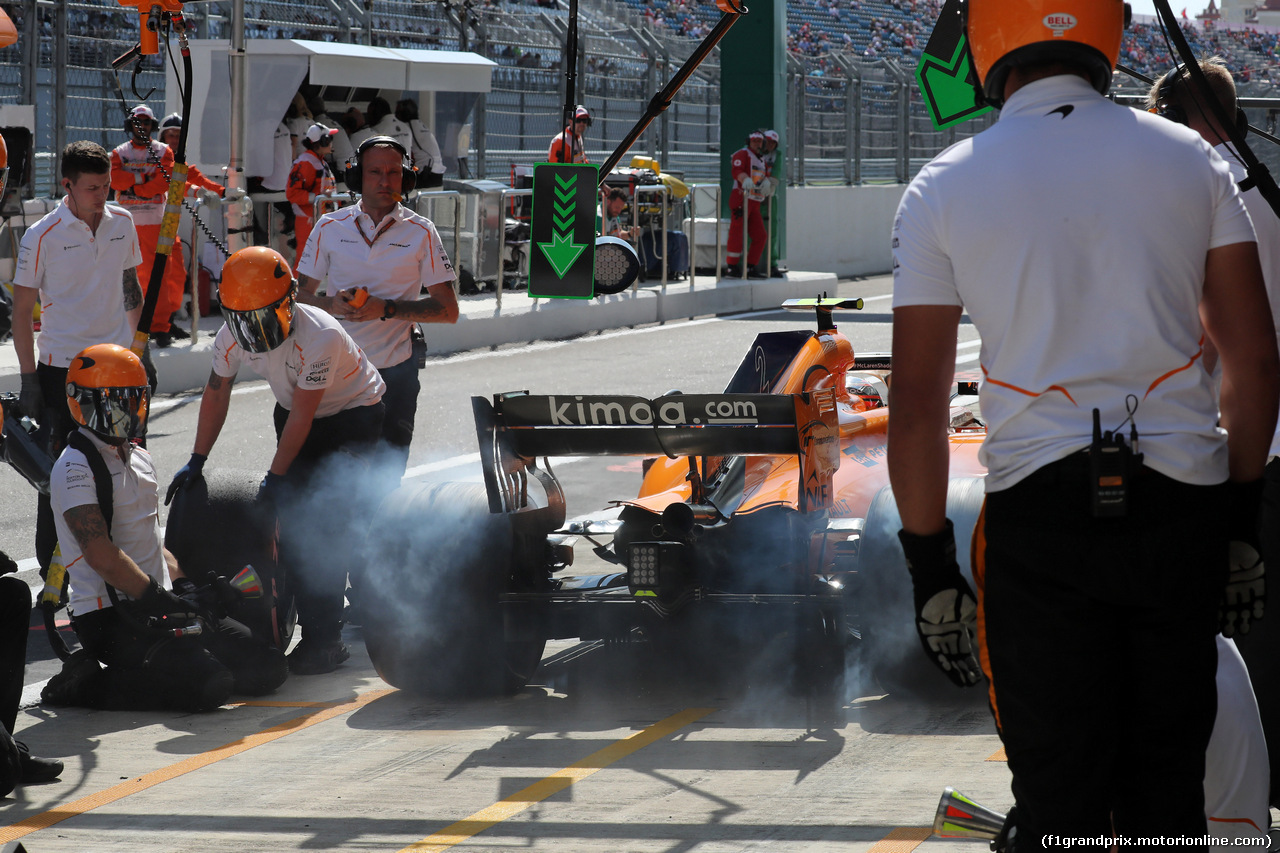 GP RUSSIA, 29.09.2018 - Prove Libere 3, Stoffel Vandoorne (BEL) McLaren MCL33