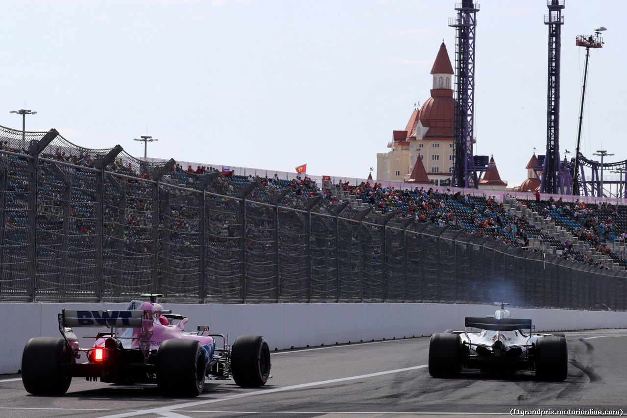 GP RUSSIA, 29.09.2018 - Prove Libere 3, Esteban Ocon (FRA) Racing Point Force India F1 VJM11 e Lewis Hamilton (GBR) Mercedes AMG F1 W09