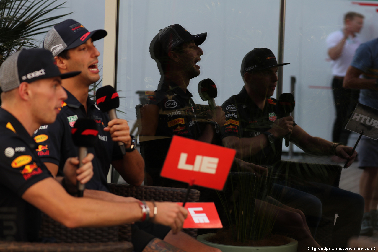 GP RUSSIA, 27.09.2018 - Max Verstappen (NED) Red Bull Racing RB14 e Daniel Ricciardo (AUS) Red Bull Racing RB14