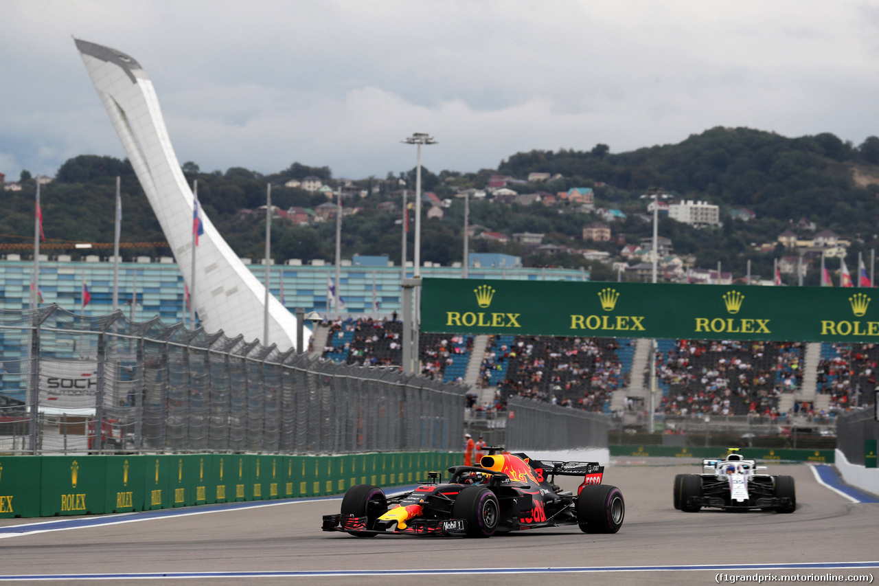 GP RUSSIA, 28.09.2018 - Prove Libere 2, Daniel Ricciardo (AUS) Red Bull Racing RB14 e Sergey Sirotkin (RUS) Williams FW41