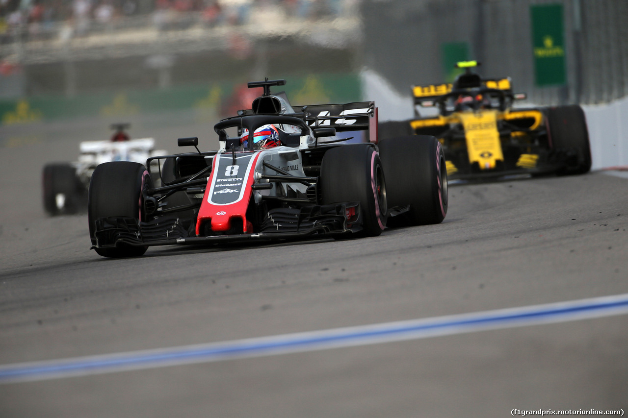 GP RUSSIA, 28.09.2018 - Prove Libere 2, Romain Grosjean (FRA) Haas F1 Team VF-18 e Carlos Sainz Jr (ESP) Renault Sport F1 Team RS18