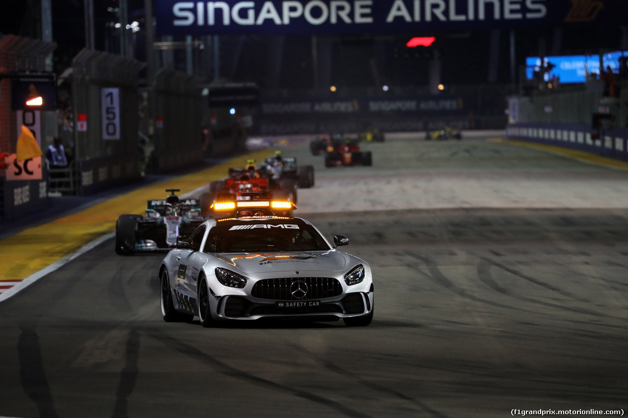 GP SINGAPORE, 16.09.2018 - Gara, The Safety car e Lewis Hamilton (GBR) Mercedes AMG F1 W09