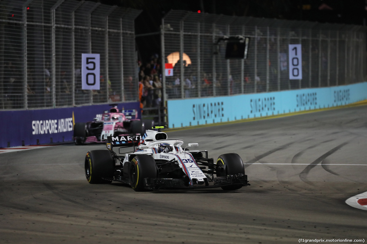 GP SINGAPORE, 16.09.2018 - Gara, Sergey Sirotkin (RUS) Williams FW41 davanti a Sergio Perez (MEX) Racing Point Force India F1 VJM11