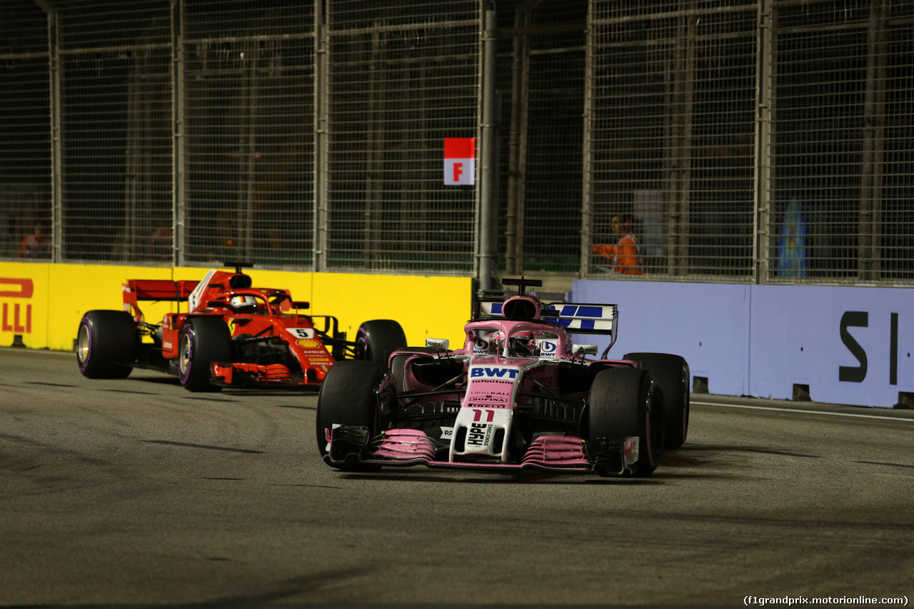 GP SINGAPORE, 16.09.2018 - Gara, Sergio Perez (MEX) Racing Point Force India F1 VJM11 e Sebastian Vettel (GER) Ferrari SF71H