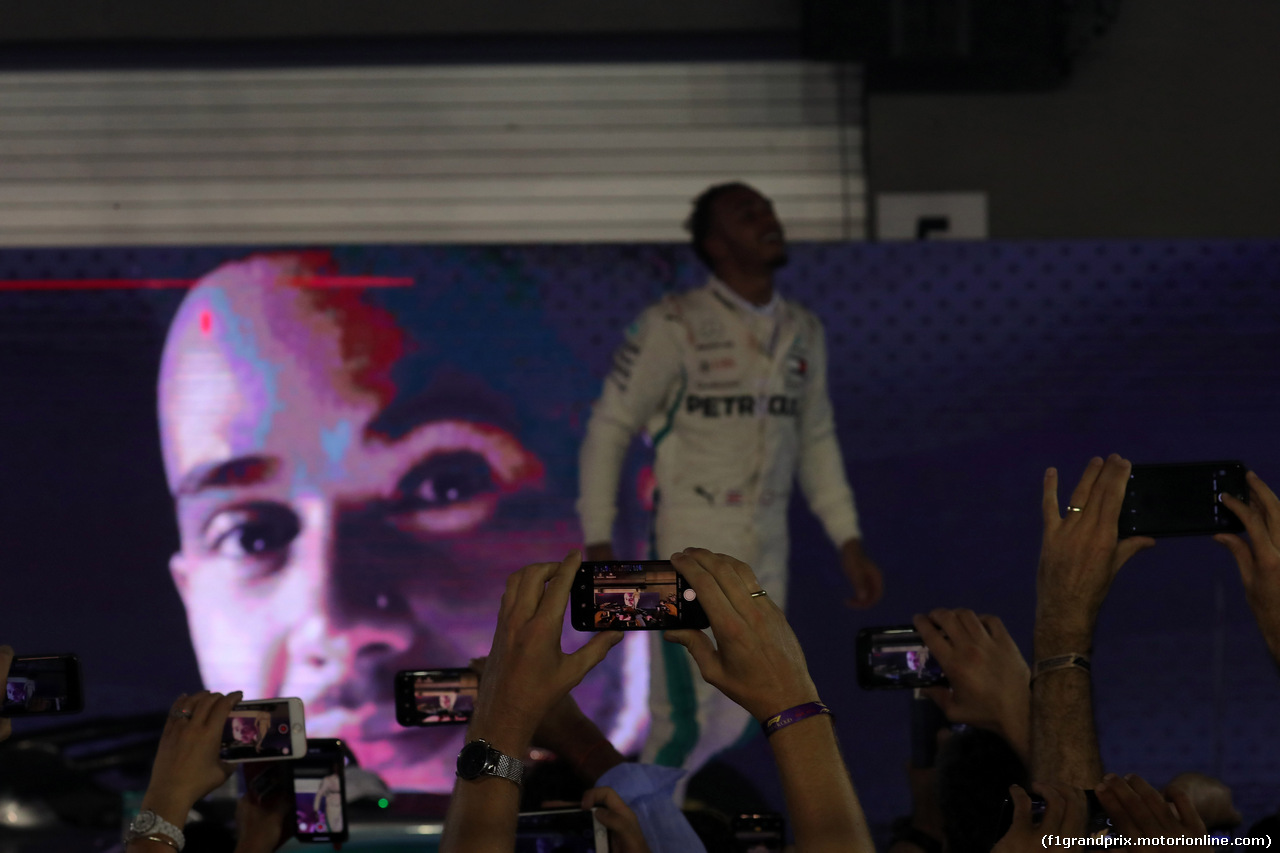 GP SINGAPORE, 16.09.2018 - Gara, Lewis Hamilton (GBR) Mercedes AMG F1 W09 vincitore