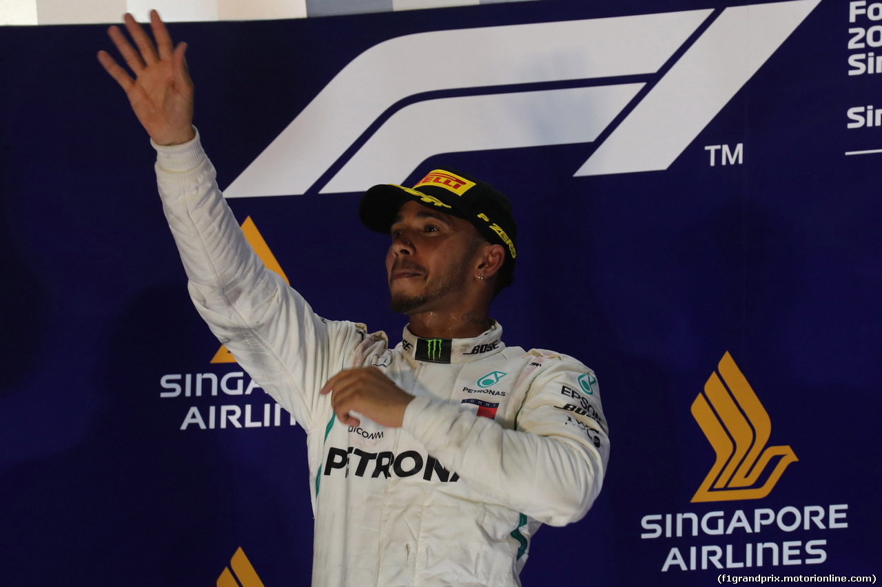 GP SINGAPORE, 16.09.2018 - Gara, Lewis Hamilton (GBR) Mercedes AMG F1 W09 vincitore