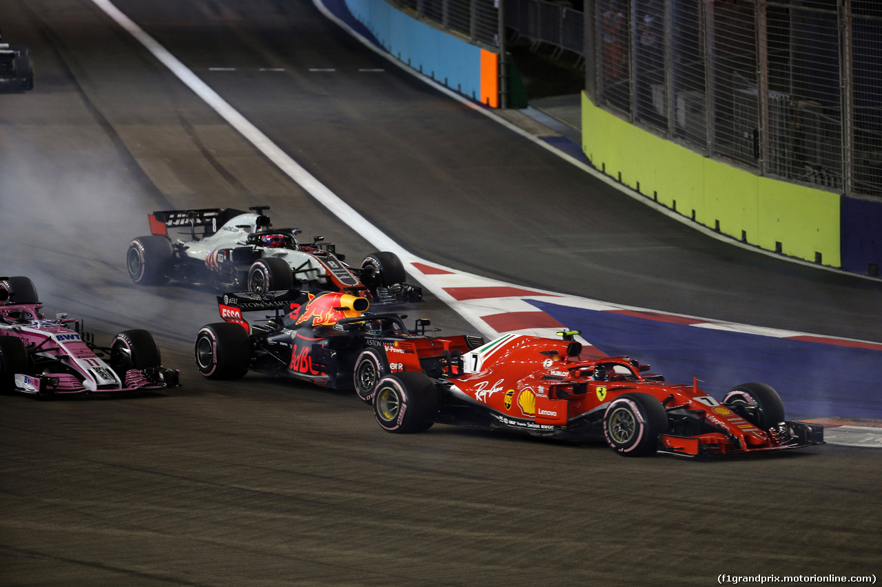 GP SINGAPORE, 16.09.2018 - Gara, Daniel Ricciardo (AUS) Red Bull Racing RB14 e Kimi Raikkonen (FIN) Ferrari SF71H