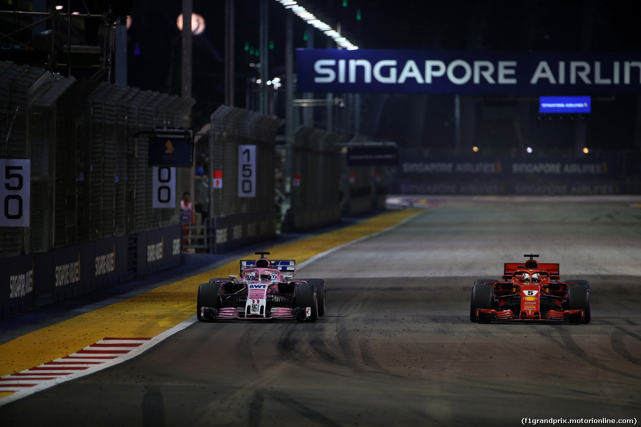 GP SINGAPORE, 16.09.2018 - Gara, Sergio Perez (MEX) Racing Point Force India F1 VJM11 e Sebastian Vettel (GER) Ferrari SF71H