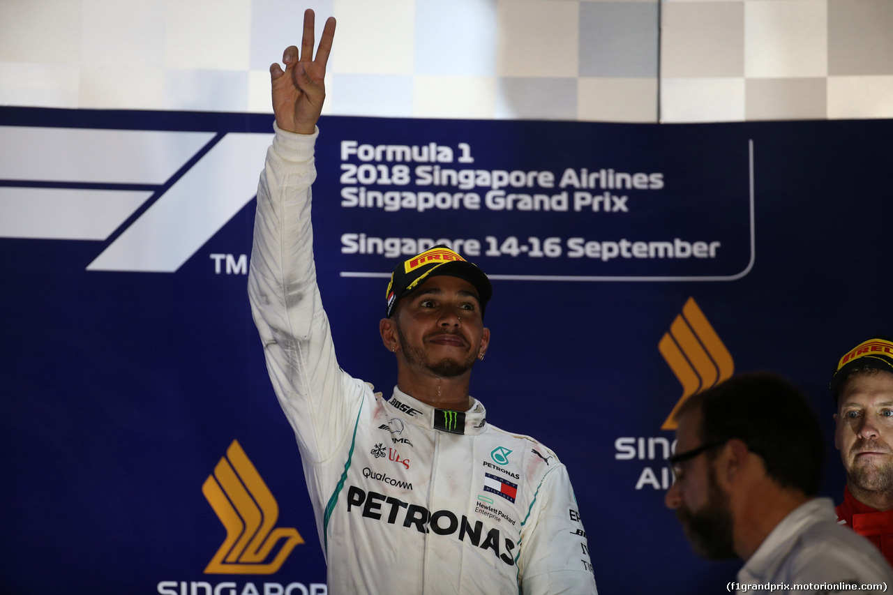 GP SINGAPORE, 16.09.2018 - Gara, Lewis Hamilton (GBR) Mercedes AMG F1 W09 vincitore