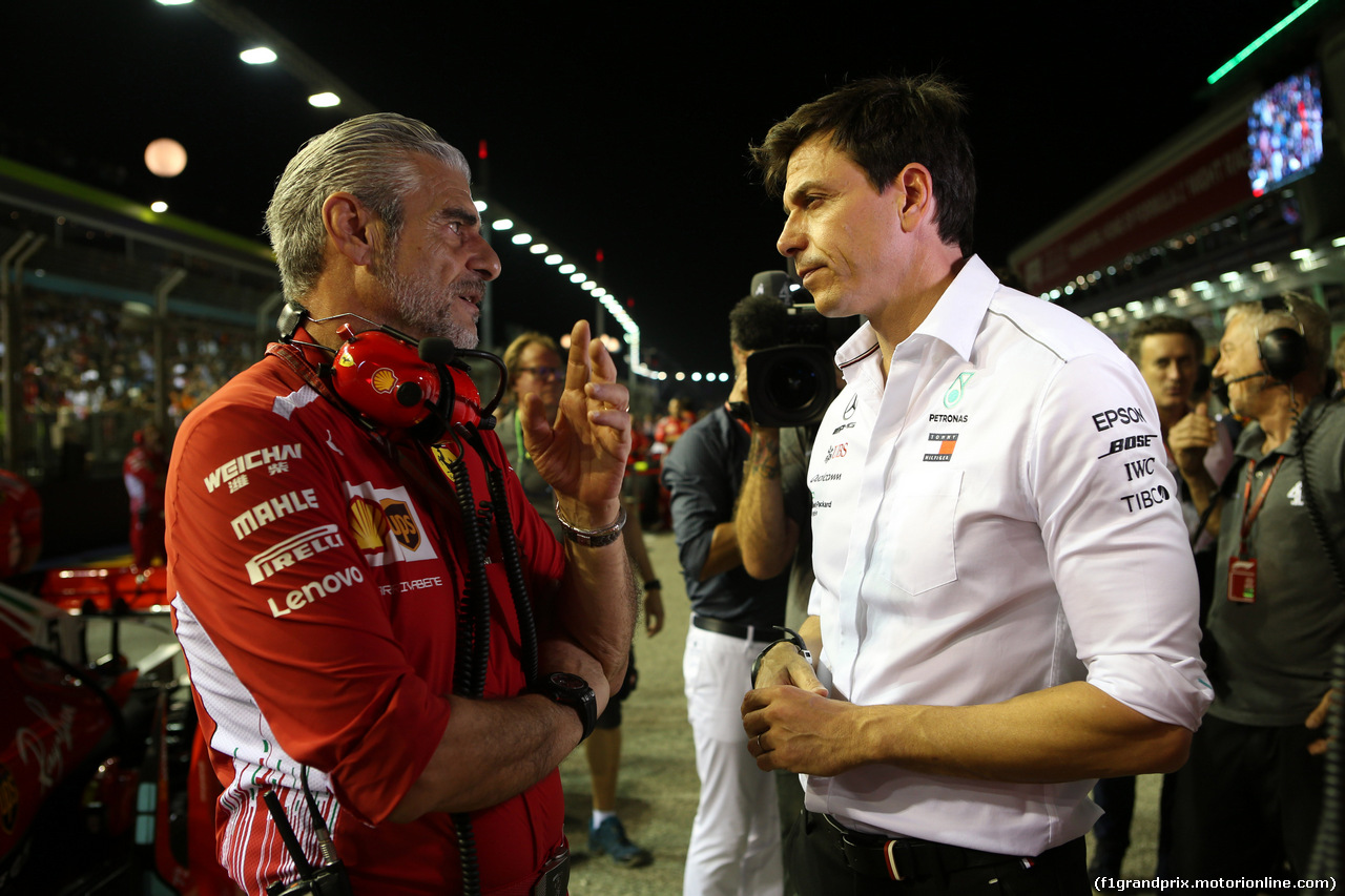 GP SINGAPORE, 16.09.2018 - Gara, Maurizio Arrivabene (ITA) Ferrari Team Principal e Toto Wolff (GER) Mercedes AMG F1 Shareholder e Executive Director