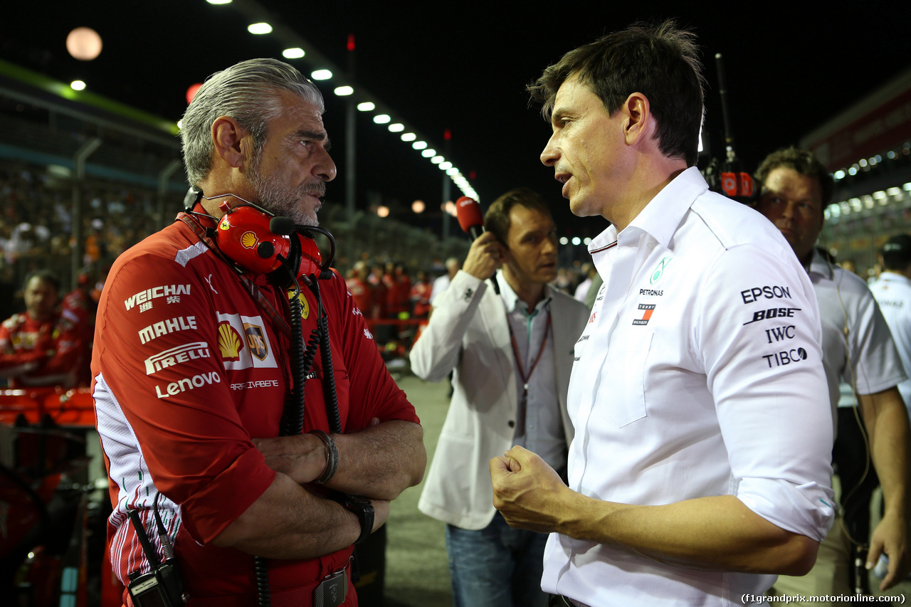 GP SINGAPORE, 16.09.2018 - Gara, Maurizio Arrivabene (ITA) Ferrari Team Principal e Toto Wolff (GER) Mercedes AMG F1 Shareholder e Executive Director