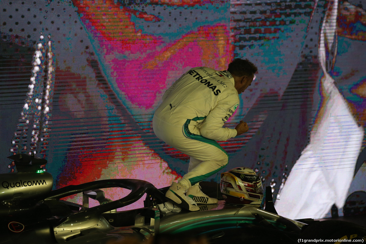 GP SINGAPORE, 16.09.2018 - Gara, Lewis Hamilton (GBR) Mercedes AMG F1 W09 vincitore