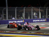GP SINGAPORE, 16.09.2018 - Gara, Sergio Perez (MEX) Racing Point Force India F1 VJM11 davanti a Sebastian Vettel (GER) Ferrari SF71H