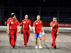 GP SINGAPORE, Sebastian Vettel (GER) Ferrari walks the circuit with the team.
13.09.2018.