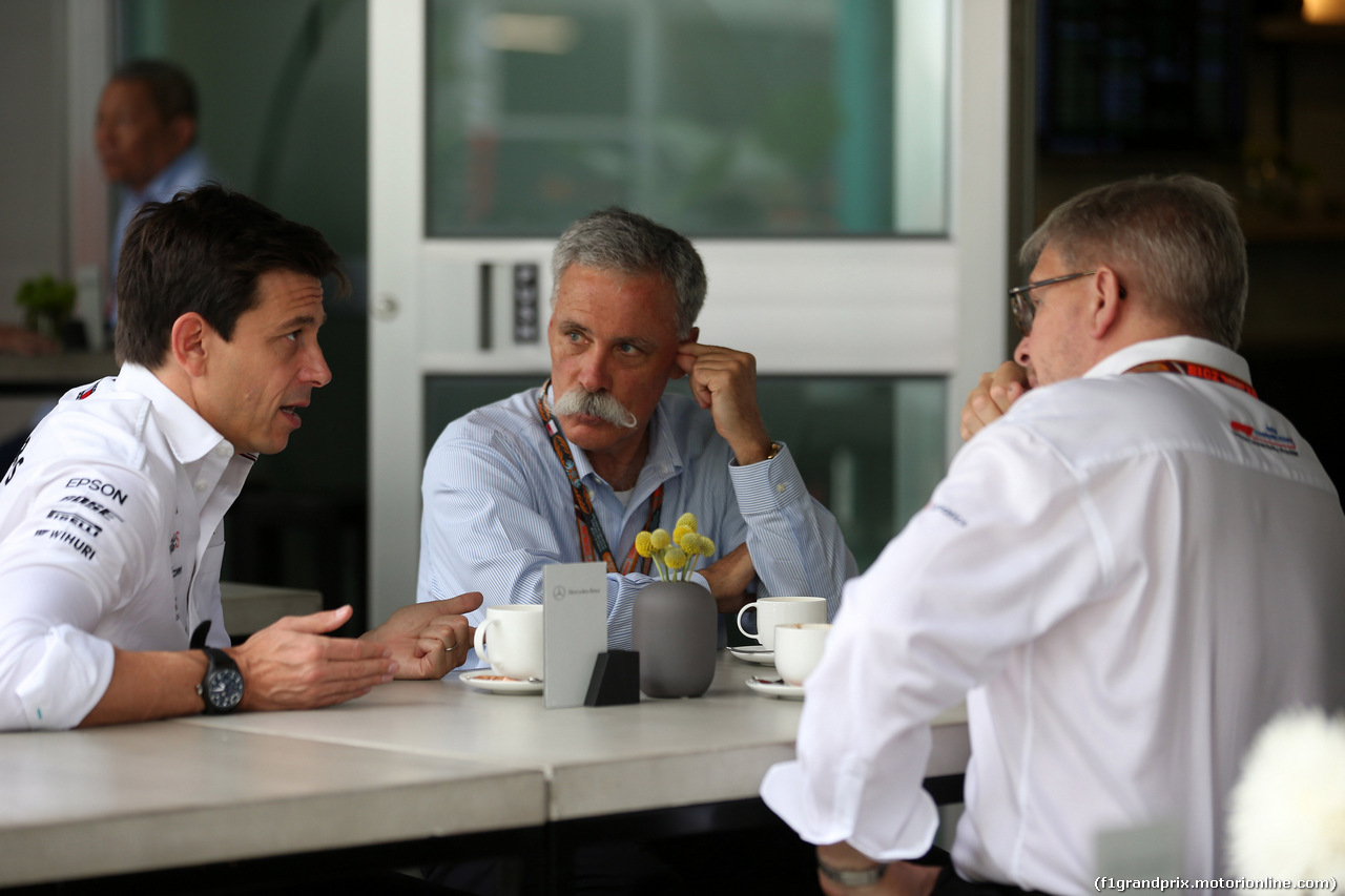 GP SINGAPORE, 15.09.2018 - (L-R) Toto Wolff (GER) Mercedes AMG F1 Shareholder e Executive Director, Chase Carey (USA) Formula One Group Chairman e Ross Brawn (GBR) Formula One Managing Director of Motorsports