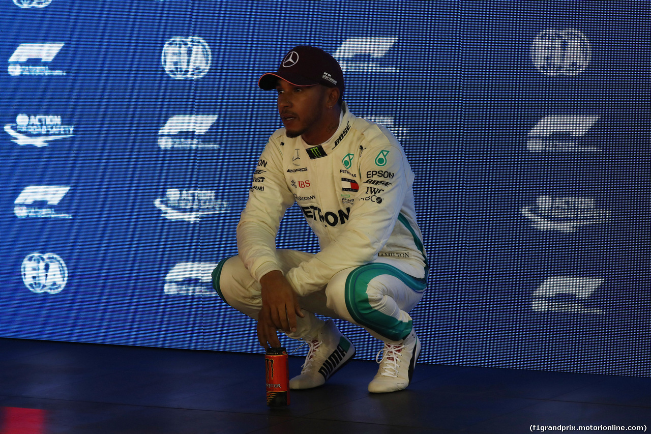 GP SINGAPORE, 15.09.2018 - Qualifiche, Lewis Hamilton (GBR) Mercedes AMG F1 W09 pole position