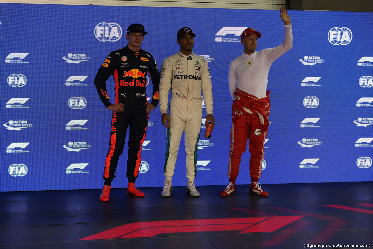 GP SINGAPORE, 15.09.2018 - Qualifiche, 2nd place Max Verstappen (NED) Red Bull Racing RB14, Lewis Hamilton (GBR) Mercedes AMG F1 W09 pole position e 3rd place Sebastian Vettel (GER) Ferrari SF71H