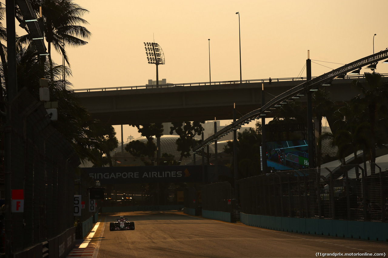 GP SINGAPORE, 14.09.2018 - Prove Libere 1, Esteban Ocon (FRA) Racing Point Force India F1 VJM11