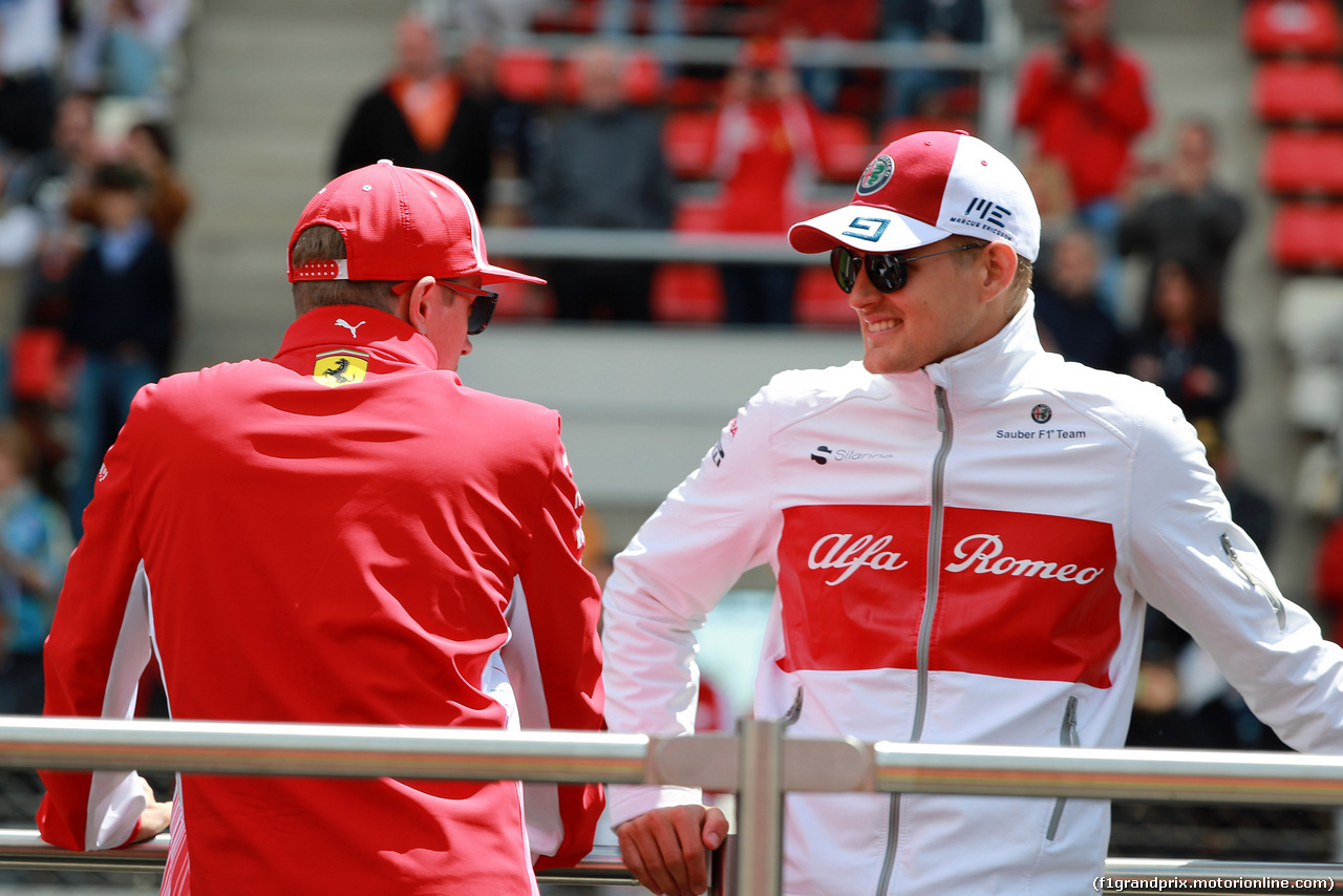 GP SPAGNA, 13.05.2018 - Kimi Raikkonen (FIN) Ferrari SF71H e Marcus Ericsson (SUE) Sauber C37