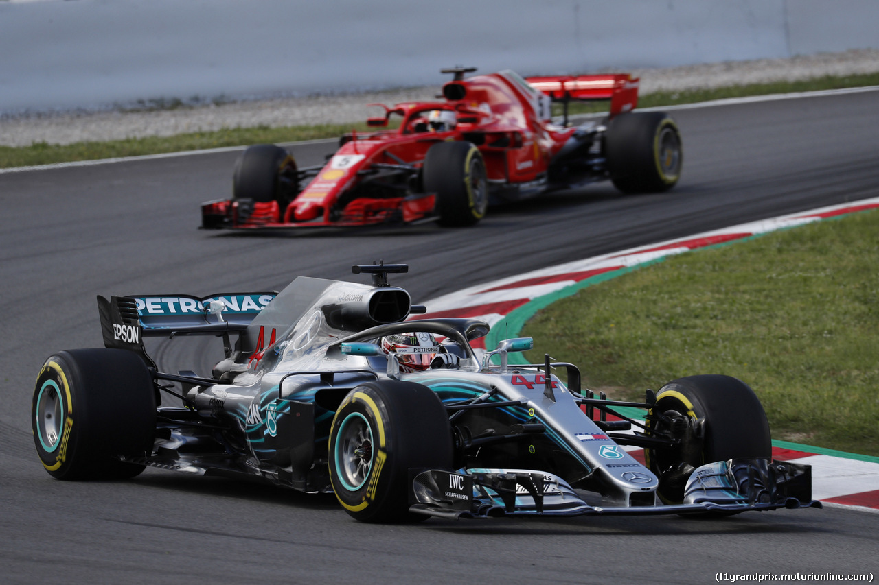 GP SPAGNA, 13.05.2018 - Gara, Lewis Hamilton (GBR) Mercedes AMG F1 W09 e Sebastian Vettel (GER) Ferrari SF71H
