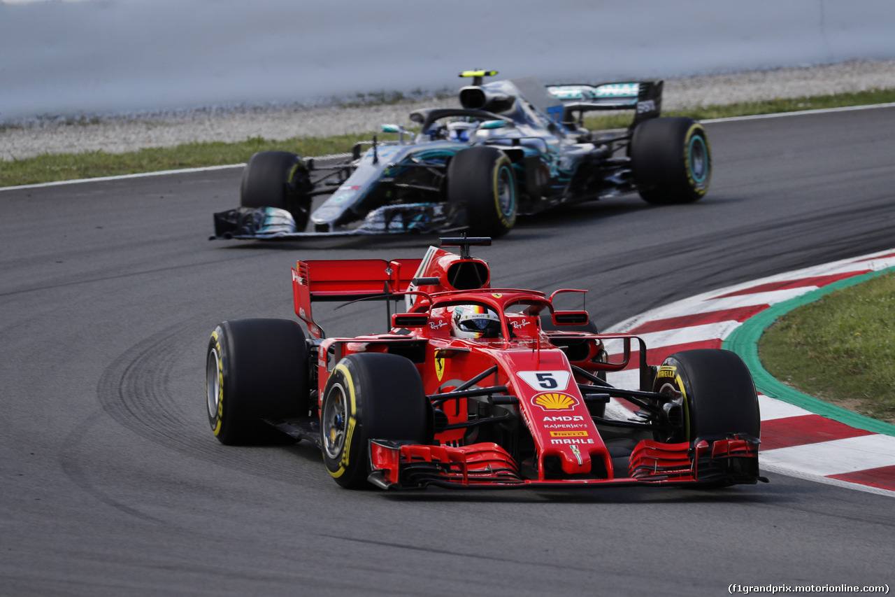 GP SPAGNA, 13.05.2018 - Gara, Sebastian Vettel (GER) Ferrari SF71H e Valtteri Bottas (FIN) Mercedes AMG F1 W09